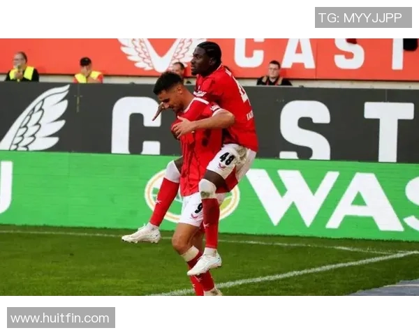 拜仁慕尼黑主场大胜凯泽斯劳滕德甲领头独走势不可挡