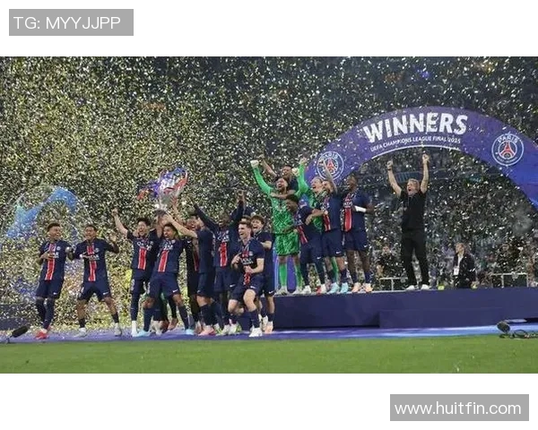 国米完成壮丽的蝉联，再次捧起意甲冠军奖杯