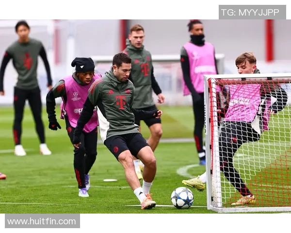 拜仁慕尼黑备战重要联赛，全队集中训练加紧备战